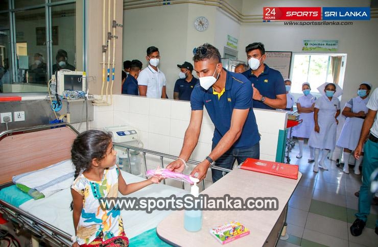 Sri Lanka National Cricketers visit Lady Ridgeway Hospital for Children